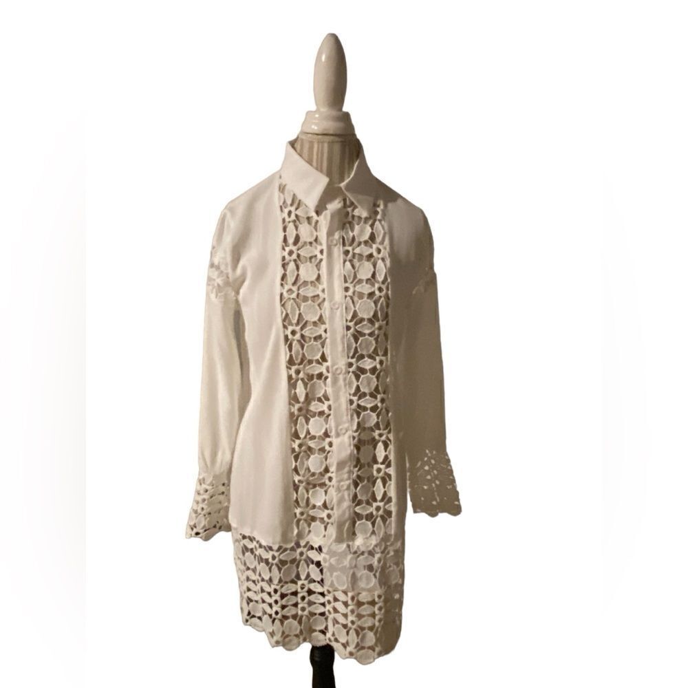 Karen Kane size medium blouse like new lace accents perfect see pics